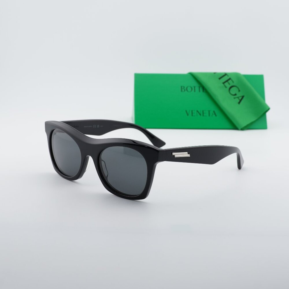 Bottega Veneta BV1061S 001 Square Sunglasses - Black/Grey